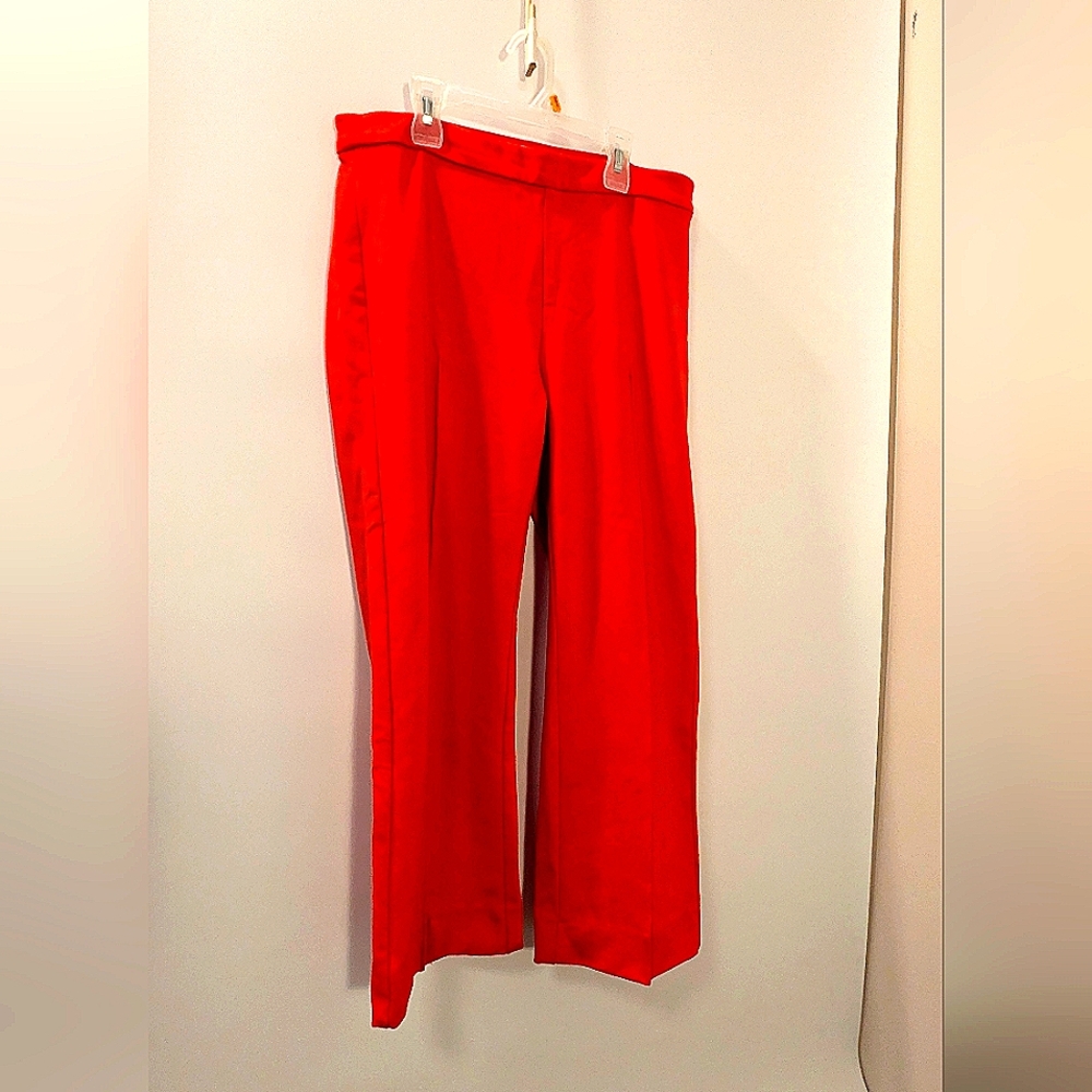 On 34th red ponte straight crop pants